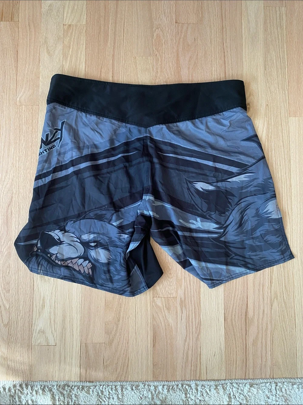 WOLVERLY Men’s Gray & Black shorts
